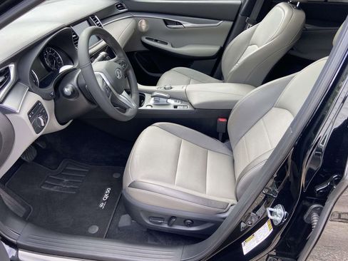 Used 2024 INFINITI QX50 Luxe w/ Accent Package FWD image 18