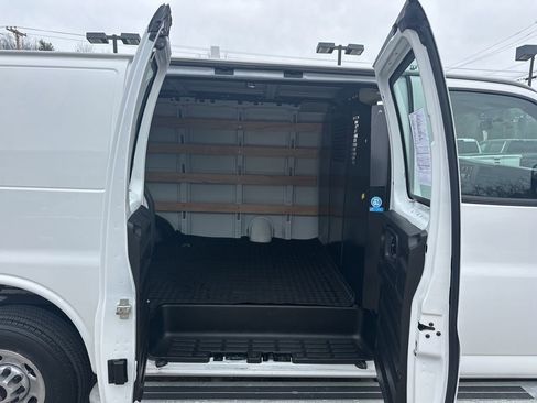 Used 2024 GMC Savana 2500 w/ Driver Convenience Package RWD image 33