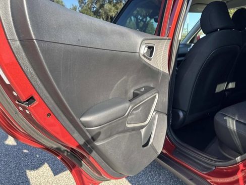 Used 2021 Kia Soul LX image 12