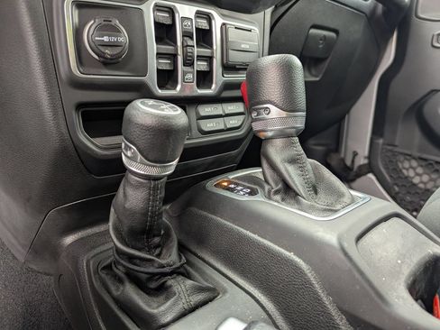 Used 2018 Jeep Wrangler Unlimited Sport S AWD/4WD image 12