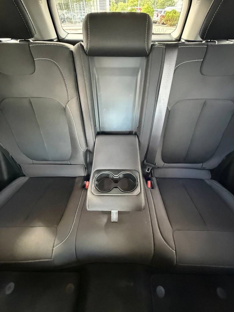 Used 2023 Jeep Grand Cherokee Laredo X AWD/4WD image 28