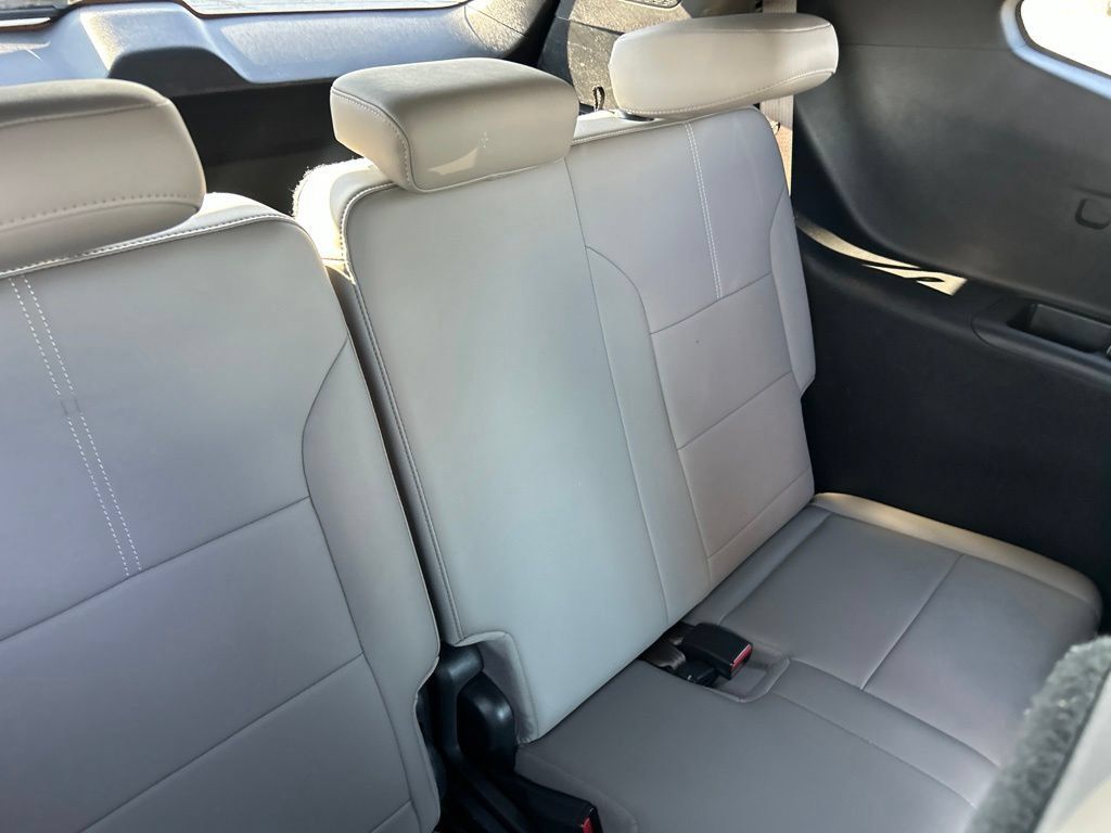 Used 2026 GMC Acadia Elevation w/ Elevation Premium Package FWD image 18