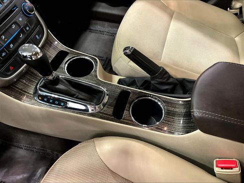 Used 2016 Chevrolet Malibu LT FWD image 18