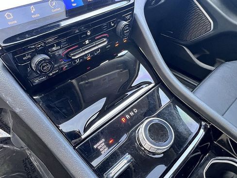 Used 2022 Jeep Grand Cherokee Limited AWD/4WD image 18