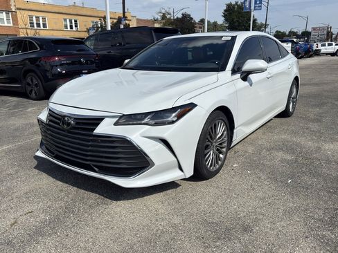 Used 2019 Toyota Avalon Limited w/ Advanced Safety Package image 3