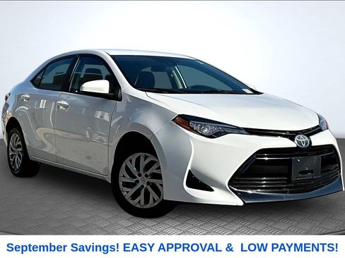 Used 2017 Toyota Corolla LE FWD image 2