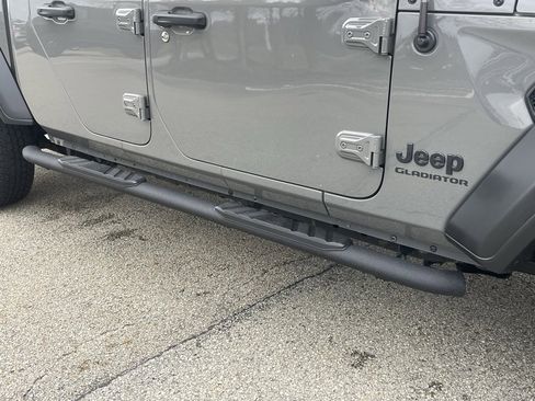 Used 2022 Jeep Gladiator Sport w/ Trailer Tow Package image 10