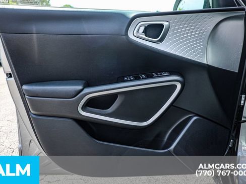 Used 2025 Kia Soul LX w/ LX Technology Package FWD image 43