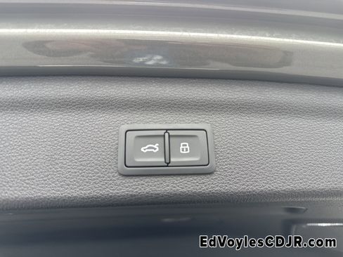 Used 2020 Audi Q3 2.0T Prestige image 24