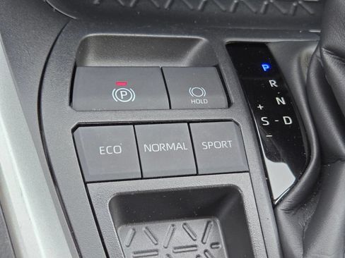 Used 2025 Toyota RAV4 LE FWD image 30