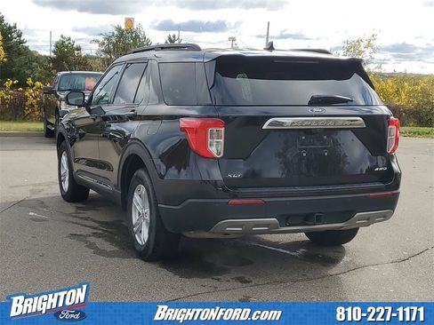 Used 2023 Ford Explorer XLT w/ Equipment Group 202A image 3