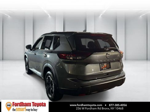 Used 2025 Nissan Rogue SV AWD/4WD image 5