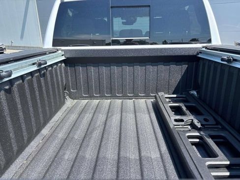 New 2026 RAM 1500 4x4 Crew Cab image 4
