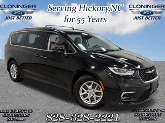 Used 2021 Chrysler Pacifica Touring-L image 1