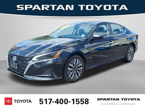Used 2024 Nissan Altima 2.5 SV FWD image 1