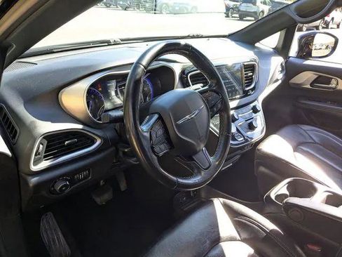 Certified 2020 Chrysler Pacifica Touring-L w/ Advanced Safetytec Group image 11