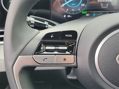 New 2025 Hyundai Elantra Limited image 5