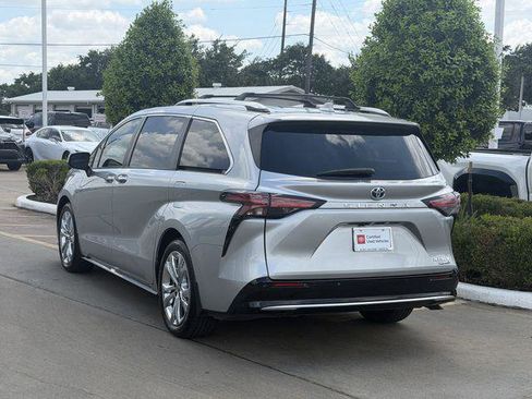 Certified 2024 Toyota Sienna Platinum FWD image 5