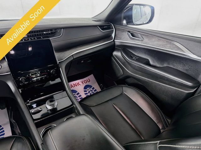 Used 2024 Jeep Grand Cherokee L Limited AWD/4WD image 23