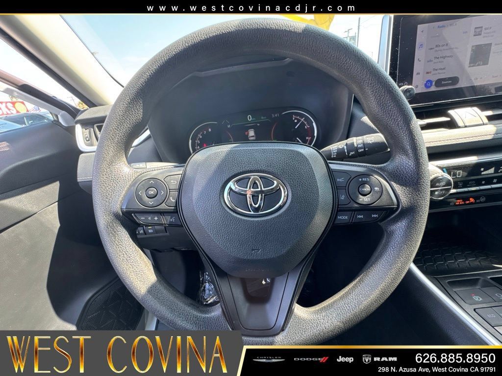 Used 2024 Toyota RAV4 XLE FWD image 24