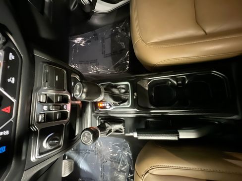 Used 2023 Jeep Wrangler Unlimited Sahara w/ Cold Weather Group AWD/4WD image 24