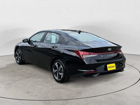 Used 2023 Hyundai Elantra SEL w/ Convenience Package FWD image 3