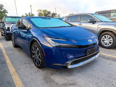 Used 2026 Toyota Prius Plug-In Hybrid FWD image 6