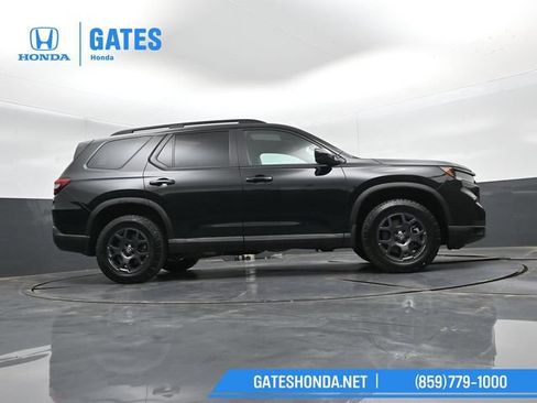 Certified 2025 Honda Pilot TrailSport image 41