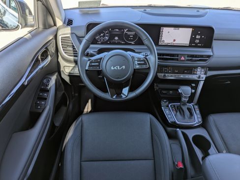 Certified 2025 Kia Seltos EX w/ EX Sunroof Package image 17