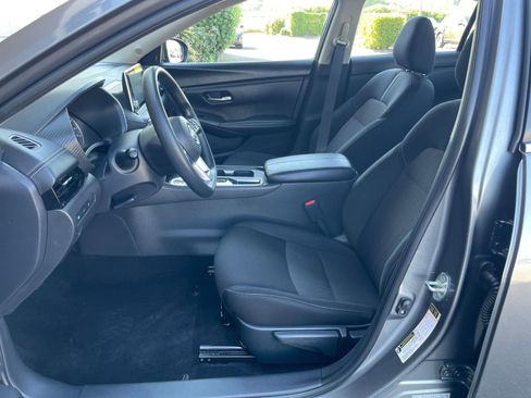 Used 2025 Nissan Sentra SV FWD image 25