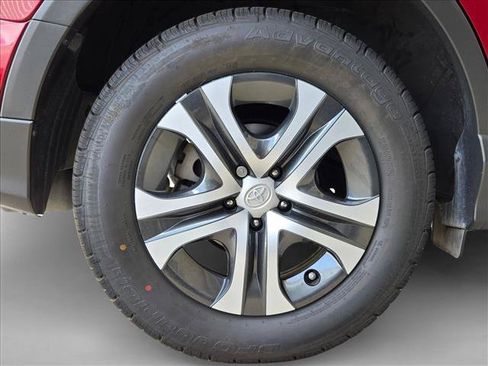 Used 2018 Toyota RAV4 LE FWD image 21
