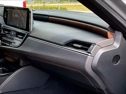 Used 2023 Lexus ES 350 w/ Premium Package image 18