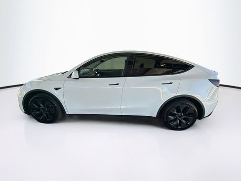 Used 2024 Tesla Model Y Long Range AWD/4WD image 4