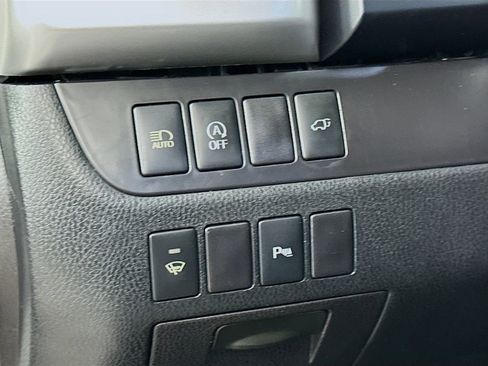 Used 2017 Toyota Highlander Limited image 10