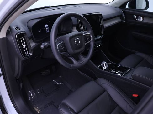 Certified 2024 Volvo XC40 B5 Plus w/ Protection Package Premier image 9