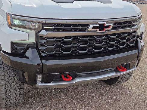 Used 2025 Chevrolet Silverado 1500 ZR2 image 9