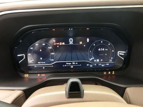 Used 2023 GMC Yukon Denali w/ Advanced Technology Package AWD/4WD image 34