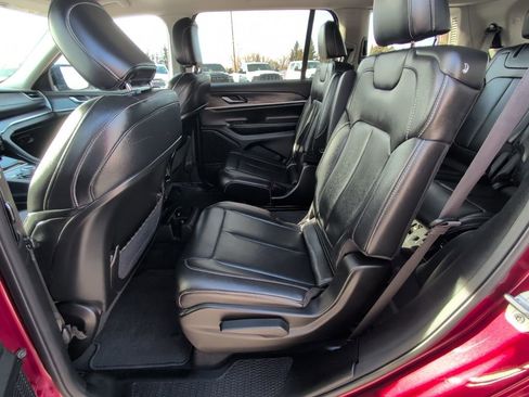 Used 2023 Jeep Grand Cherokee L Limited w/ Black Appearance Package image 19