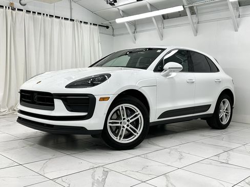 Certified 2024 Porsche Macan image 6