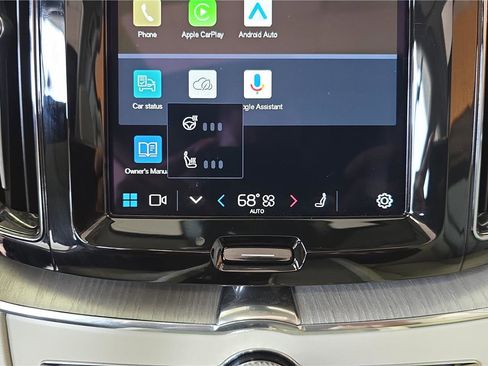 Used 2025 Volvo XC60 B5 Plus w/ Climate Package image 24