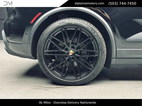 Used 2024 Porsche Macan 4 Electric w/ Premium Package AWD/4WD image 44
