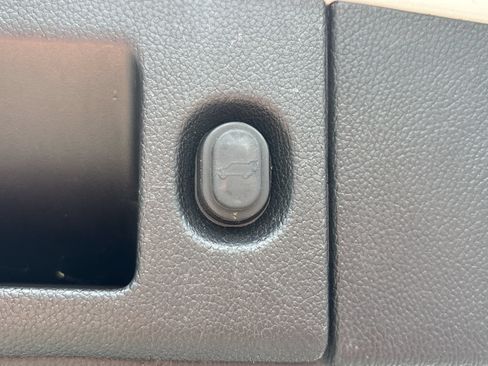Used 2020 Chevrolet Suburban LT RWD image 23