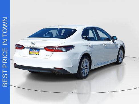Used 2023 Toyota Camry LE image 5