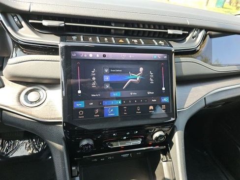 Used 2022 Jeep Grand Cherokee Limited 4xe w/ Luxury Tech Group II image 20