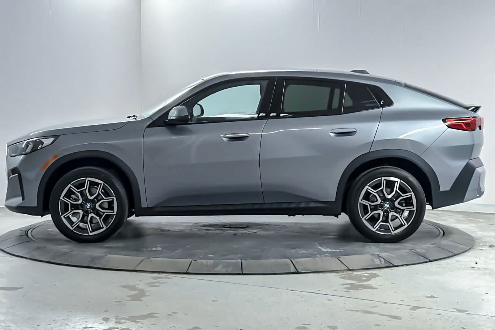 Used 2026 BMW X2 xDrive28i AWD/4WD image 5