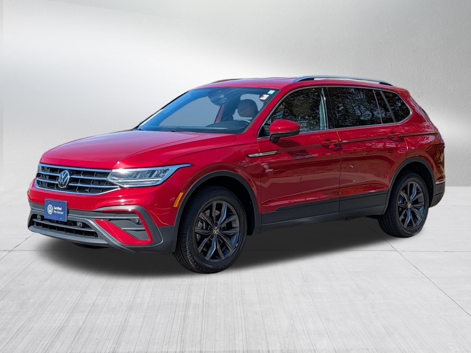 Certified 2023 Volkswagen Tiguan SE FWD image 3