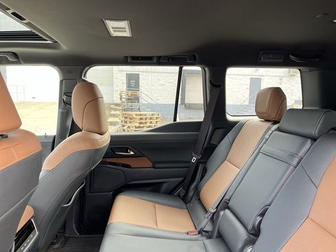 Used 2024 Lexus GX 550 image 22