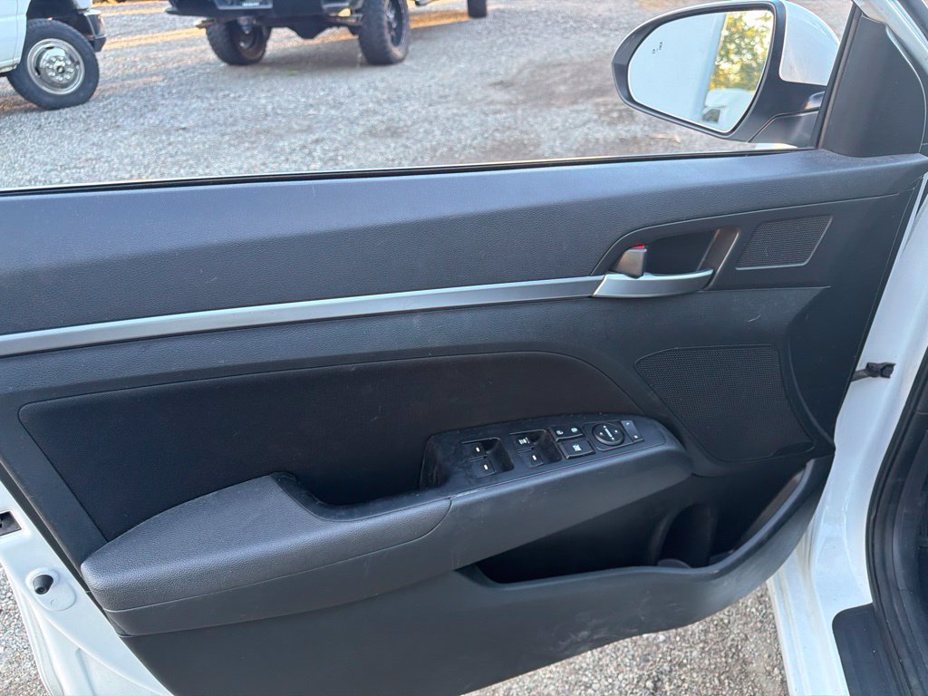 Used 2019 Hyundai Elantra SEL w/ Cargo Package FWD image 9