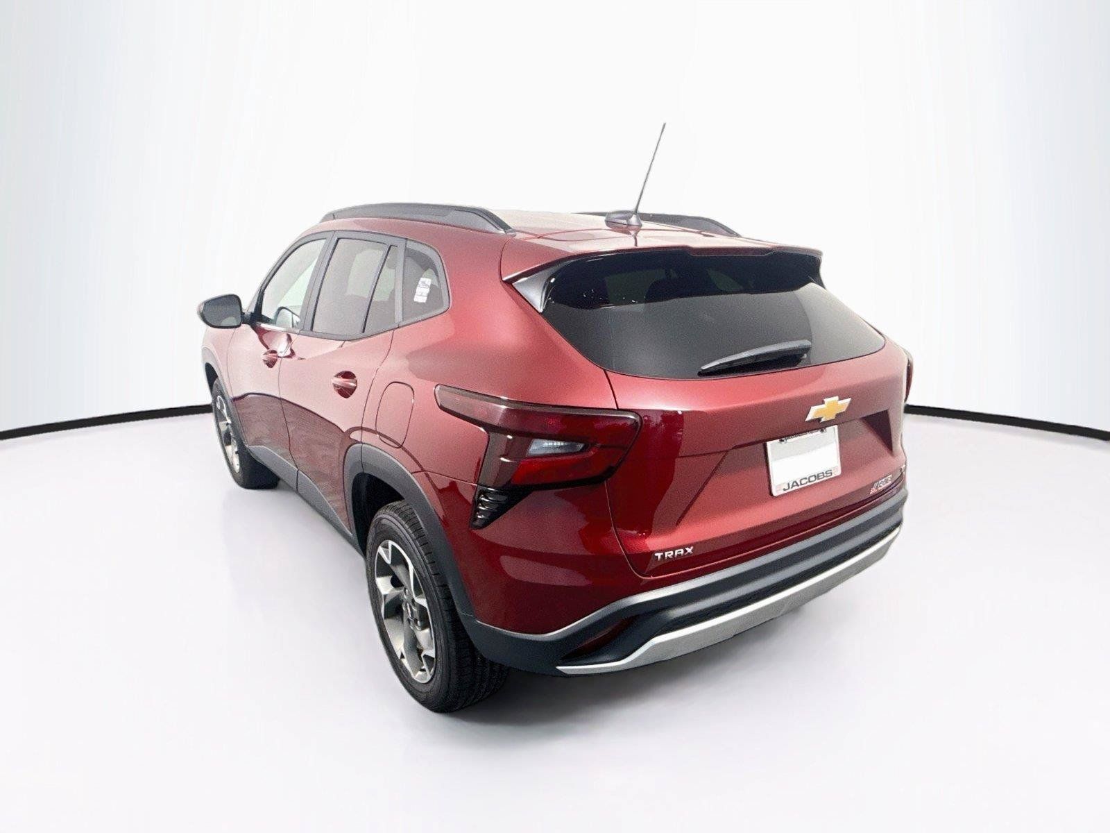 Used 2025 Chevrolet Trax LT FWD image 3