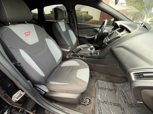 Used 2017 Ford Focus ST FWD image 13